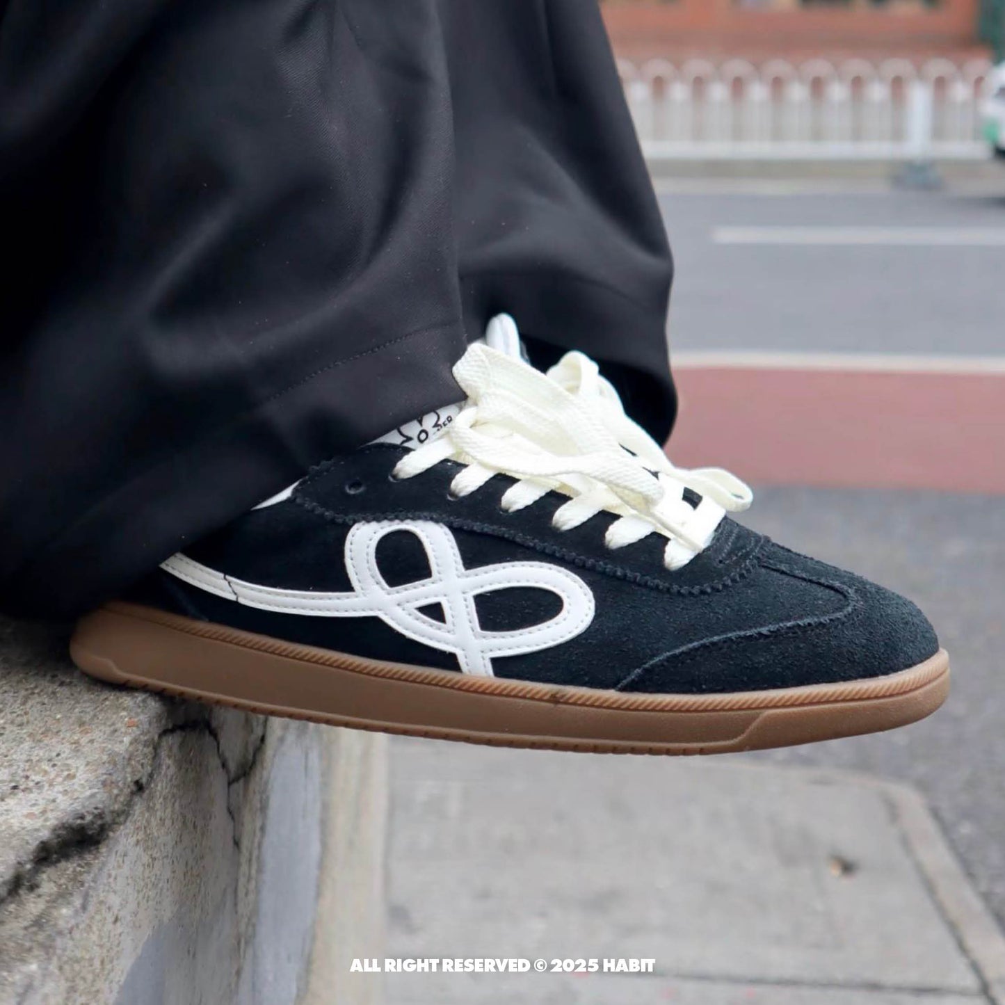 WE FLOWER Retro Germany Trainer Polar Night Black view 7