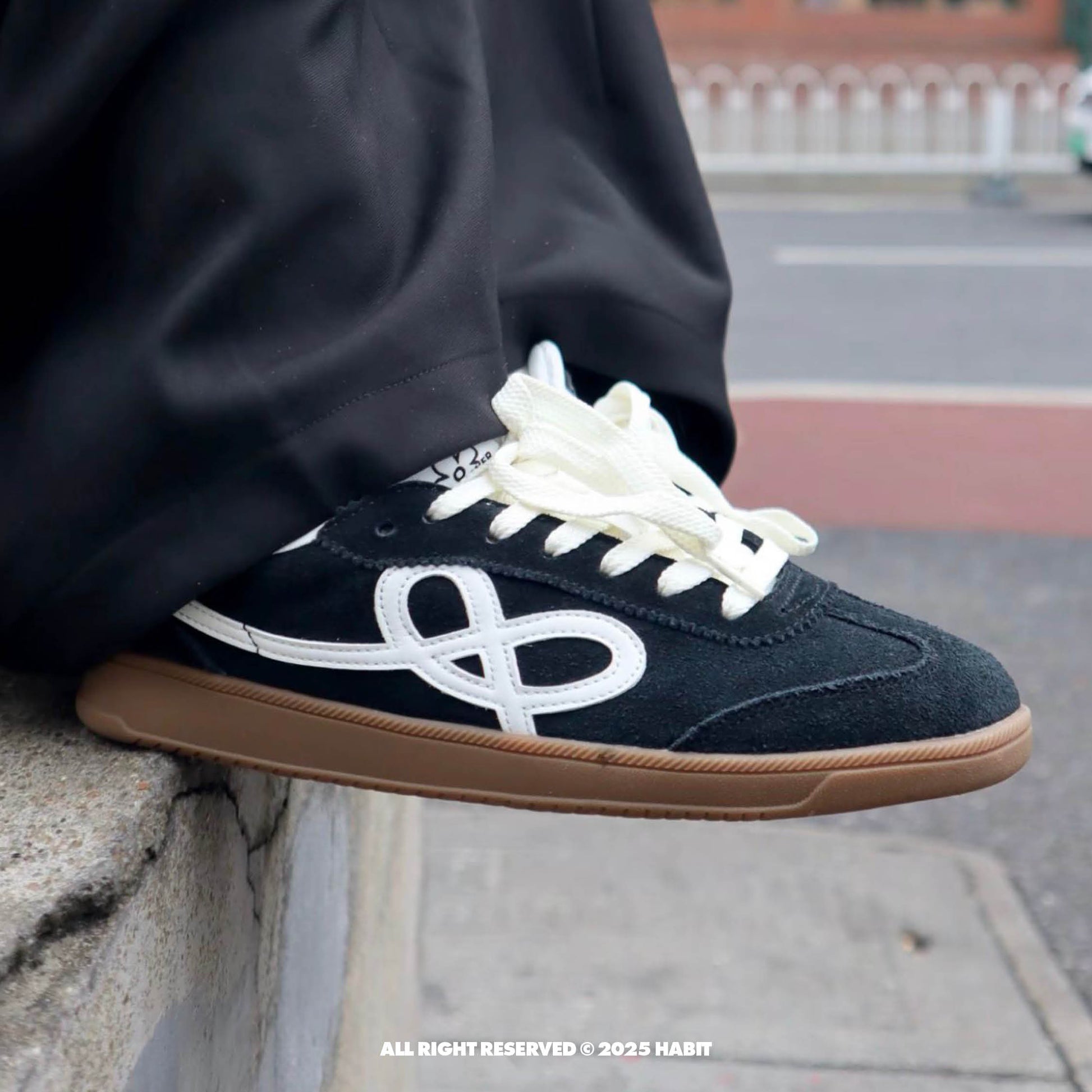 WE FLOWER Retro Germany Trainer Polar Night Black view 7